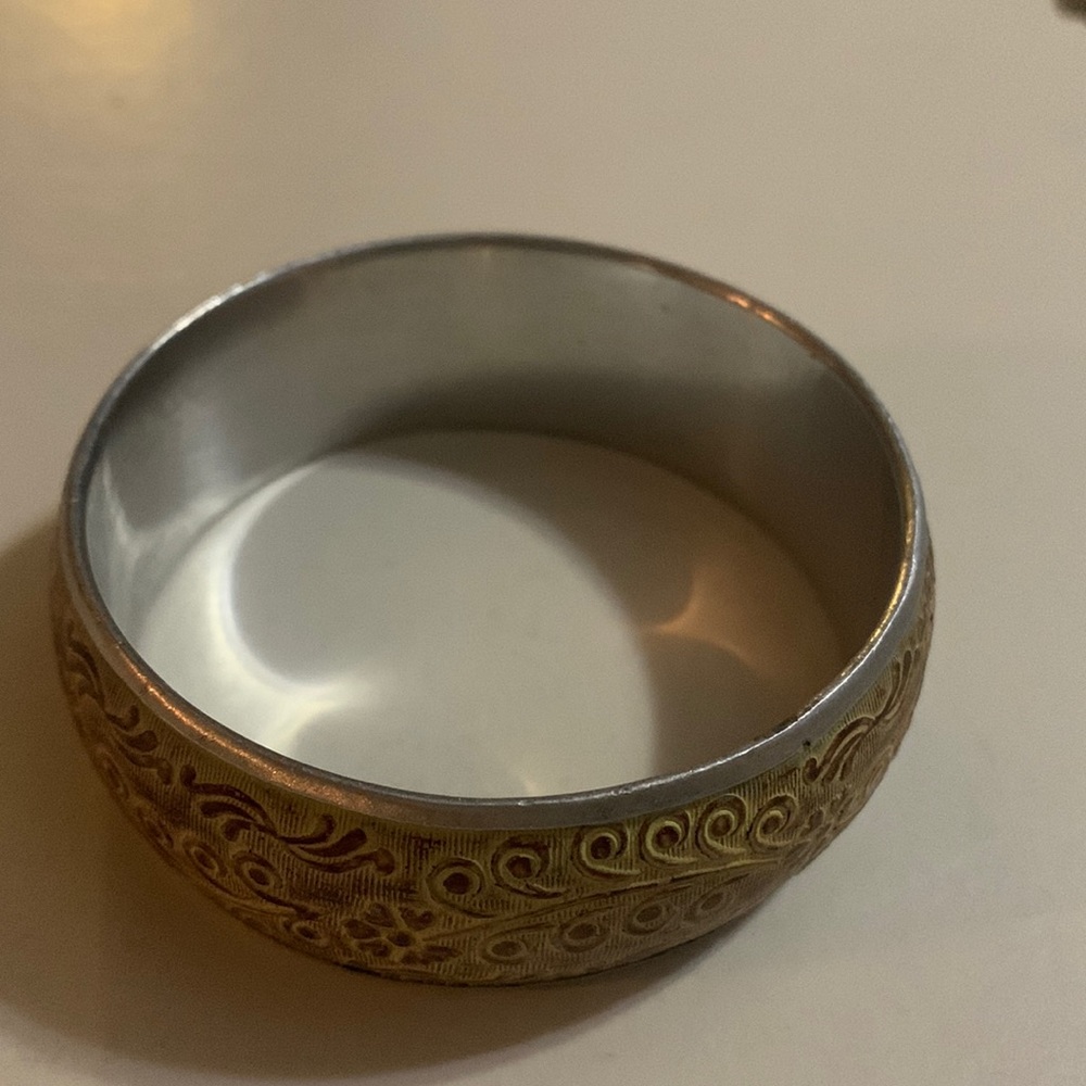 Women’s bracelet, silver, wood floral detail.  Lightweight, comfy wearing